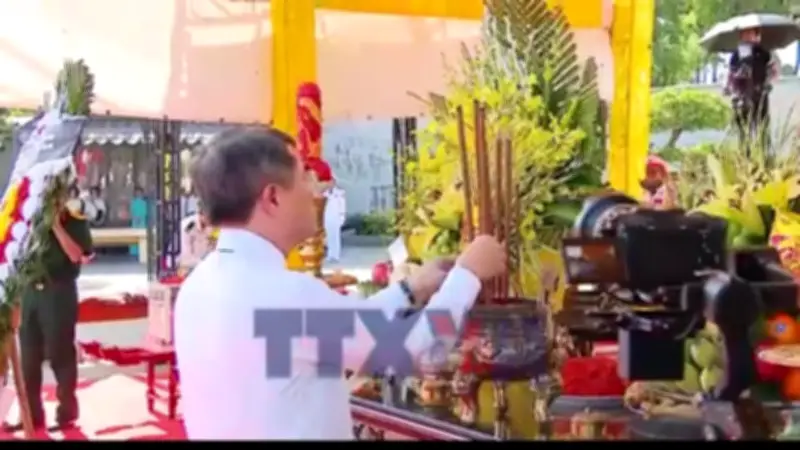 Thủ tướng dự lễ an táng 28 liệt sỹ hy sinh tại Lào