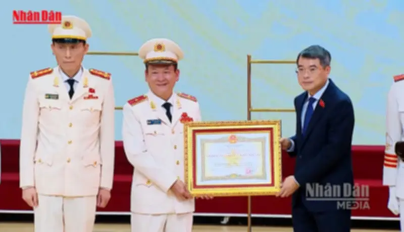 Thủ tướng Lê Minh Hưng: Công an Hải Phòng gắn nhiệm vụ bảo vệ an ninh với kiến tạo phát triển