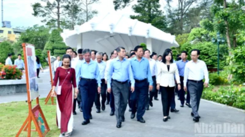 Thủ tướng Lê Minh Hưng dâng hương tưởng niệm Cụ Phó bảng Nguyễn Sinh Sắc