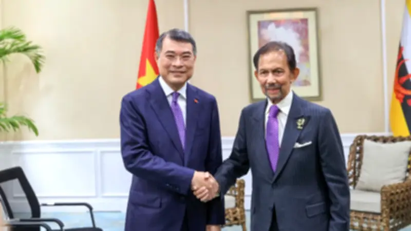 Thủ tướng Lê Minh Hưng gặp gỡ lãnh đạo các nước tại Hội nghị cấp cao ASEAN