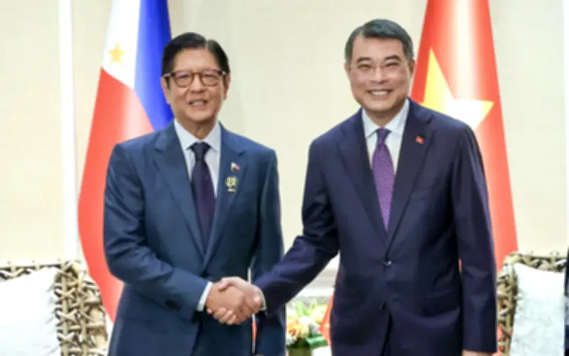 Thủ tướng Lê Minh Hưng gặp Tổng thống Philippines tại ASEAN