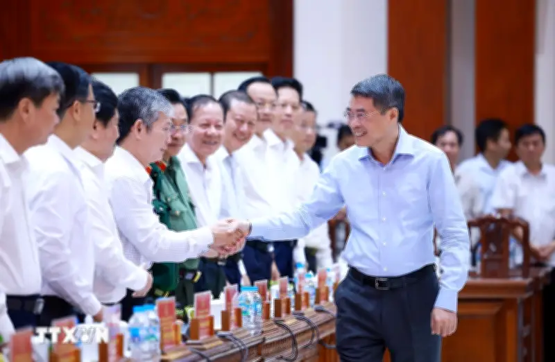 Thủ tướng Lê Minh Hưng làm việc với Ban Thường vụ Tỉnh ủy Đồng Tháp
