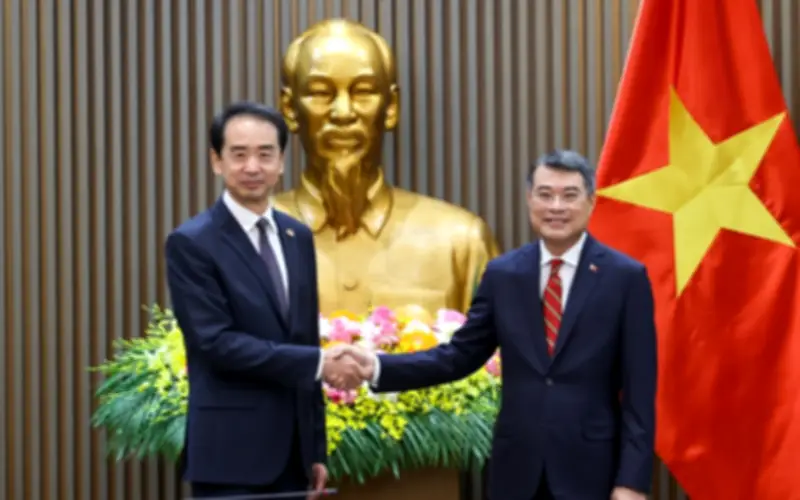 Thủ tướng Lê Minh Hưng tiếp Đại sứ Trung Quốc Hà Vĩ, thúc đẩy hợp tác toàn diện