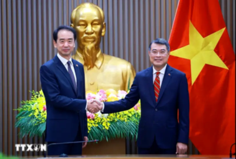 Thủ tướng Lê Minh Hưng tiếp Đại sứ Trung Quốc Hà Vi