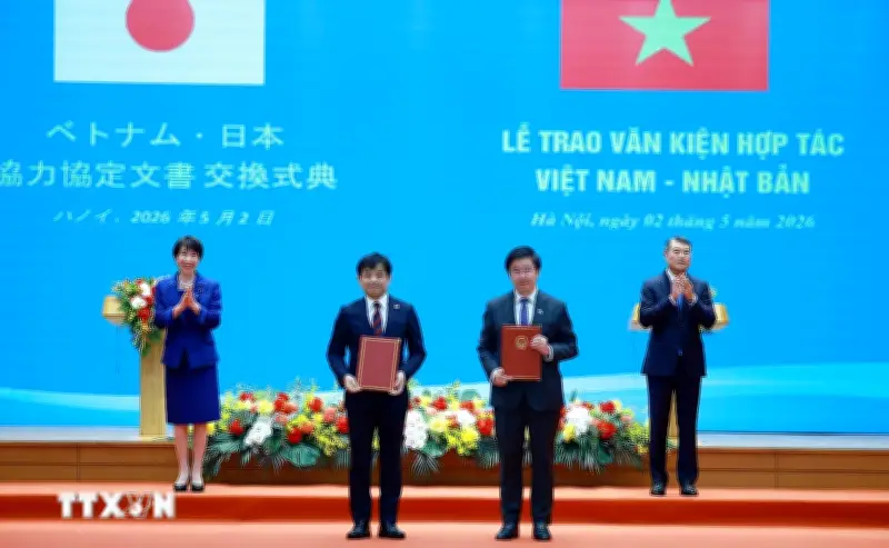 Thủ tướng Lê Minh Hùng và Thủ tướng Nhật Bản chứng kiến trao văn kiện hợp tác