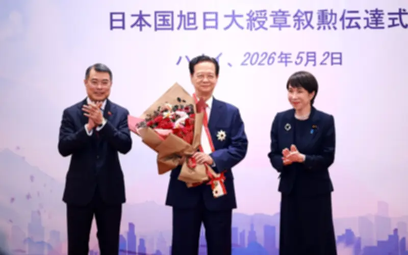 Thủ tướng Nhật trao Huân chương Mặt trời mọc cho nguyên Tổng Bí thư và nguyên Thủ tướng