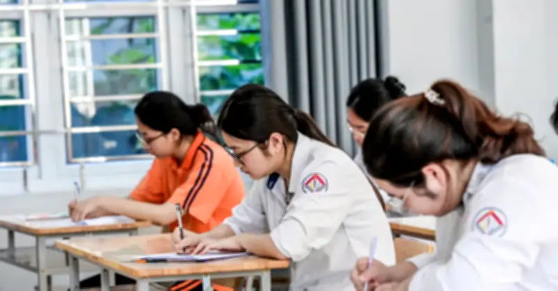 Thủ tướng yêu cầu chấm môn tự luận thi tốt nghiệp THPT đúng biểu điểm, công bằng