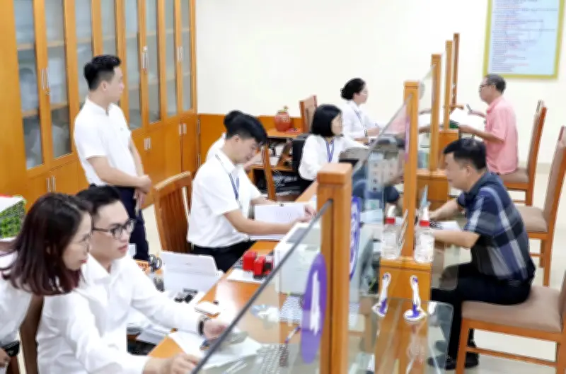 Thừa trụ sở, thiếu con người: Bài toán từ mô hình chính quyền hai cấp