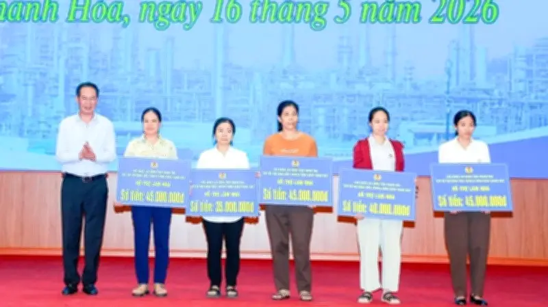 Thanh Hóa: Đối thoại với công nhân, giải quyết khó khăn về việc làm và bảo hiểm