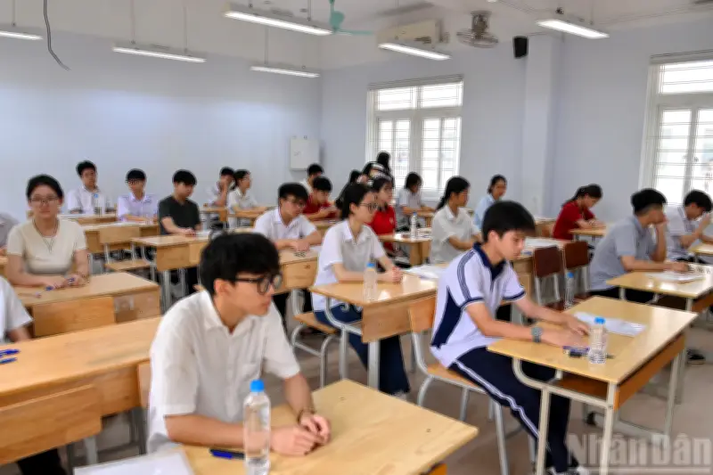 Đề thi Ngữ văn lớp 10 Hà Nội năm 2026: Thơ Thanh Thảo và nghị luận xã hội