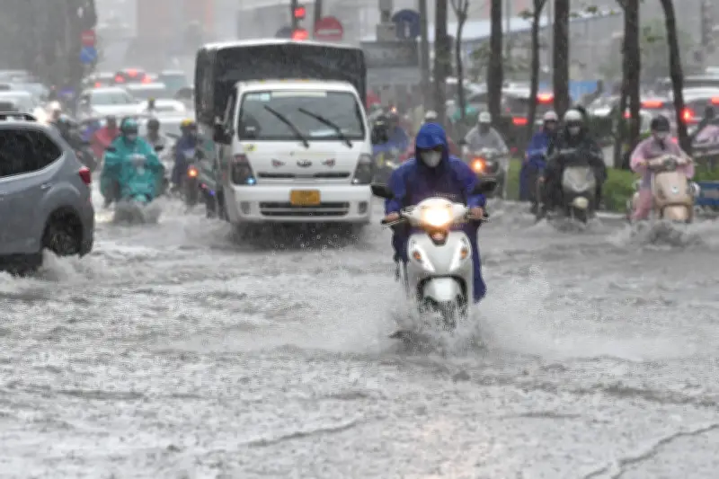 Thời tiết hôm nay 29/5: Bắc Bộ và Nam Bộ mưa rào, dông rải rác