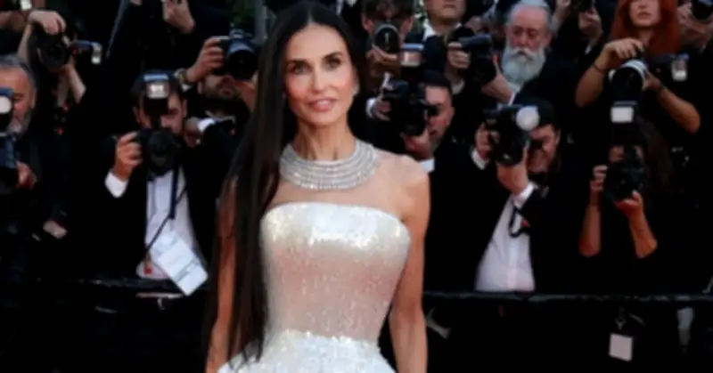Thảm đỏ Cannes: Đêm khai mạc xa hoa với dàn mỹ nhân lộng lẫy đến choáng ngợp