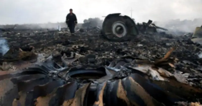 Thảm kịch MH17: Máy bay vỡ tan trên không trung, 298 người thiệt mạng