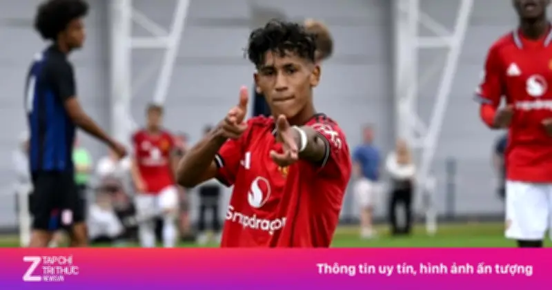 Thần đồng 15 tuổi JJ Gabriel của MU đoạt giải Cầu thủ U18 hay nhất Premier League