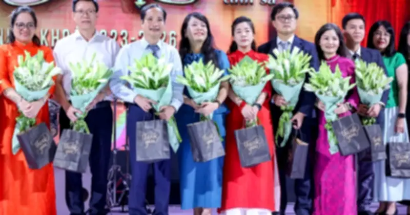 Thành công không chỉ đo bằng điểm số, thầy hiệu trưởng nhắn nhủ học sinh