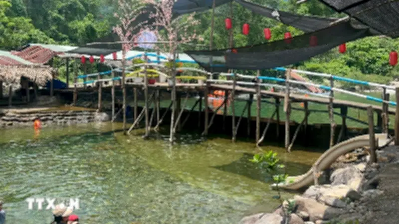 Tháo đập ngăn suối Khe Sứ, trả lại dòng chảy tự nhiên