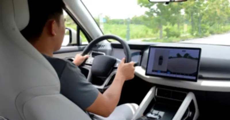 Thuê ô tô tự lái: Tiện lợi và rủi ro từ giao dịch mạng xã hội