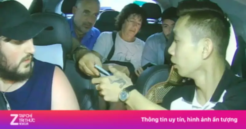 Tài xế taxi ngỡ ngàng khi khách Tây thưởng thêm nửa triệu