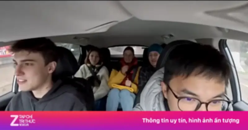 Tài xế taxi nói tiếng Anh lưu loát với khách Tây gây sốt