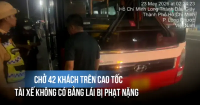 Tài xế TP.HCM chở 42 khách trên cao tốc khi bị tước bằng lái bị phạt 77 triệu
