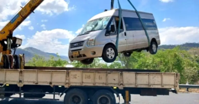 Tài xế xe khách lấn làn, lao vào cây khiến 3 người chết bị tạm giữ