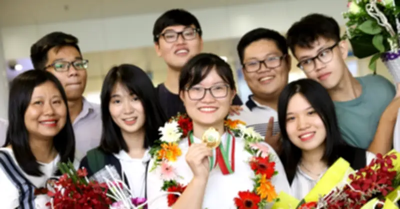 Tinh hoa không thể chỉ đo thành tích học tập, phải kiểm chứng bằng cống hiến