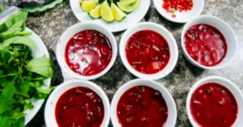 Tiết canh đứng thứ 6 trong top 100 món ăn tệ nhất Đông Nam Á