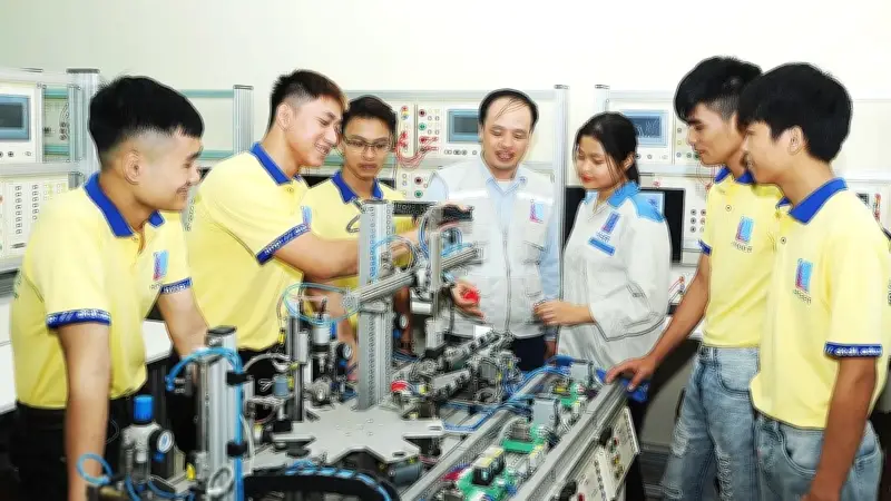 Tận dụng 'dân số vàng' tránh 'chưa giàu đã già': Cơ hội và thách thức