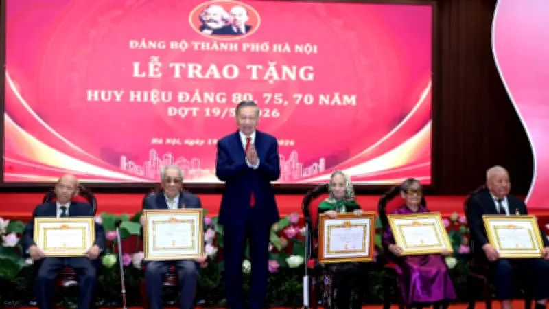Tổng Bí thư, Chủ tịch nước Tô Lâm dự Lễ trao Huy hiệu Đảng tại Hà Nội