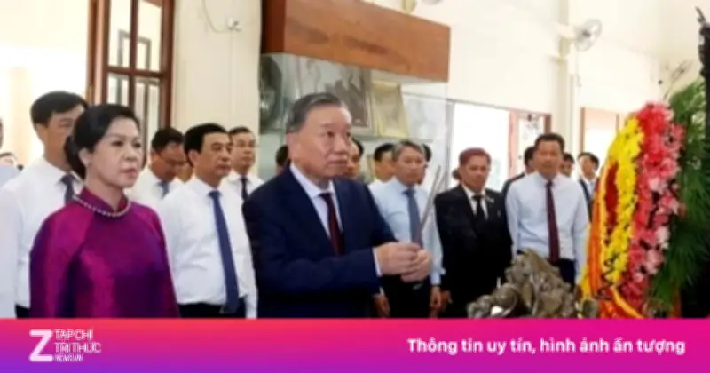 Tổng Bí thư, Chủ tịch nước Tô Lâm dâng hương tưởng niệm Bác Hồ tại Thái Lan