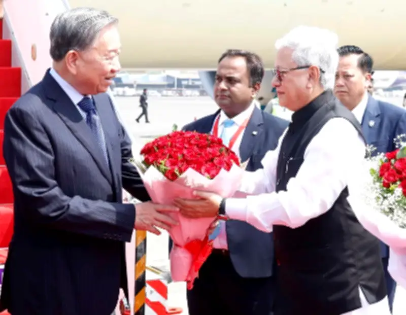 Tổng Bí thư, Chủ tịch nước Tô Lâm đến Mumbai, bắt đầu thăm Ấn Độ