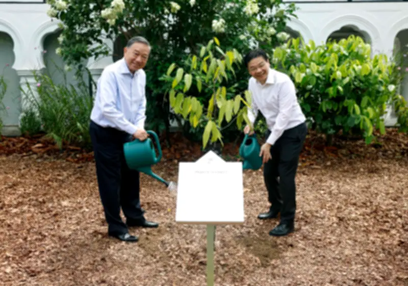 Tổng Bí thư, Chủ tịch nước Tô Lâm trồng cây tại Vườn Bách thảo Singapore