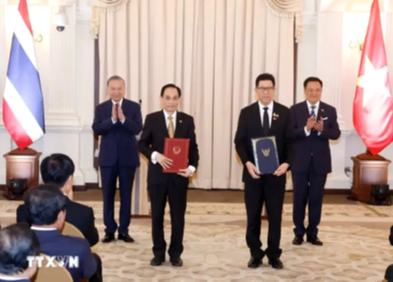 Tổng Bí thư, Chủ tịch nước Tô Lâm và Thủ tướng Thái Lan chứng kiến lễ trao văn kiện hợp tác