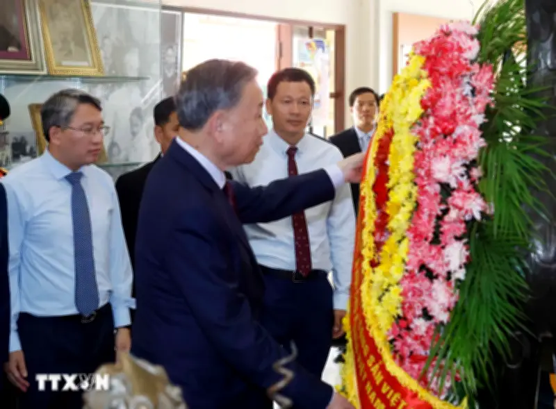 Tổng Bí thư, Chủ tịch nước Tô Lâm viếng thăm Khu di tích Bác Hồ tại Thái Lan