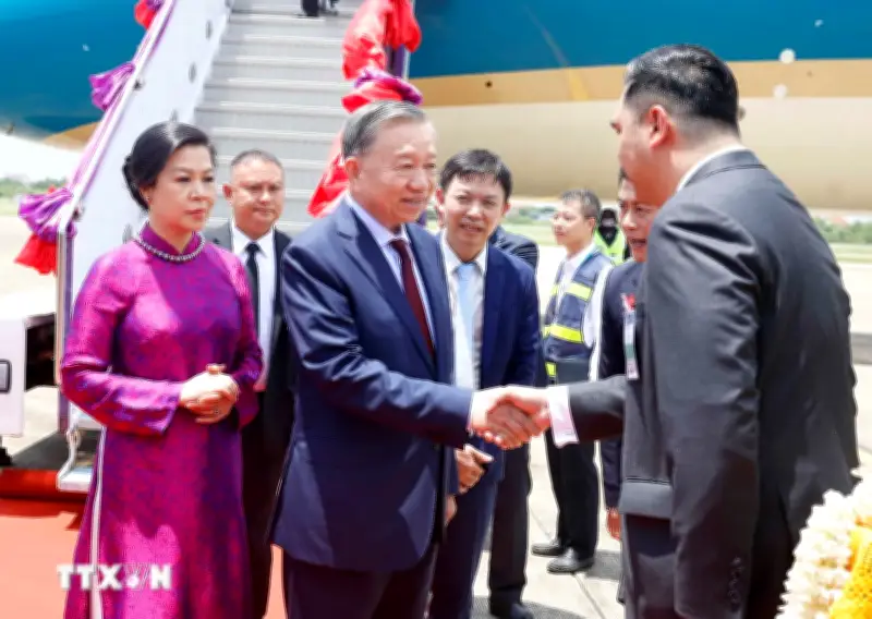 Tổng Bí thư, Chủ tịch nước và Phu nhân bắt đầu chuyến thăm chính thức Thái Lan