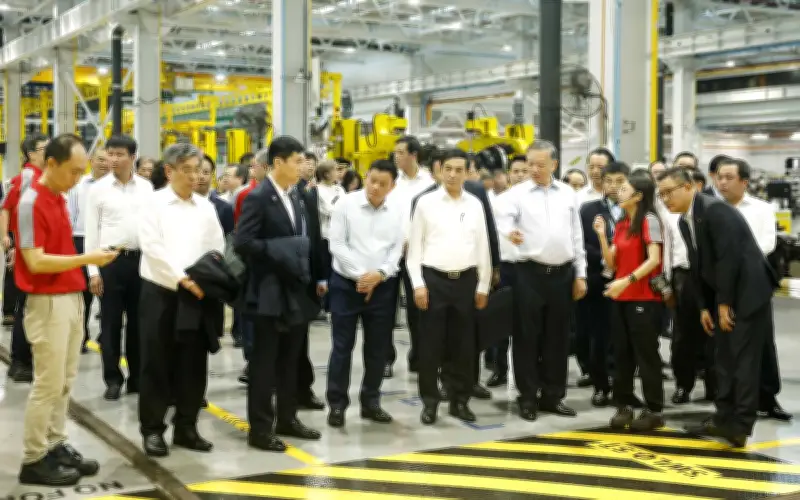 Tổng Bí thư Tô Lâm thăm Nhà máy mẫu công nghệ sản xuất tiên tiến Singapore