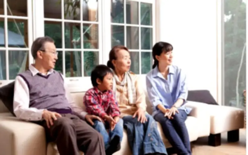 Từng ghét cay ghét đắng bố mẹ chồng vì đòi tiền hàng tháng, 10 năm sau mới biết mình sai quá nhiều