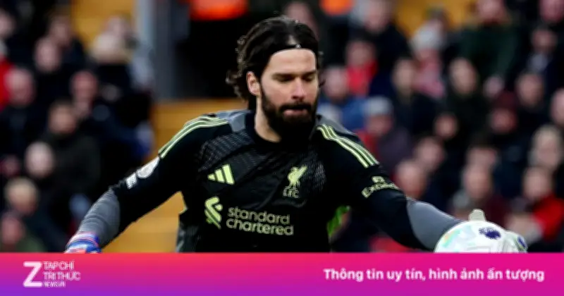 Tương lai trái ngược của hai thủ môn Liverpool: Alisson ở lại, Mamardashvili đi mượn