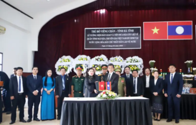 Tưởng niệm, bàn giao và tiễn đưa hai cố liệt sỹ hy sinh tại Lào về nước
