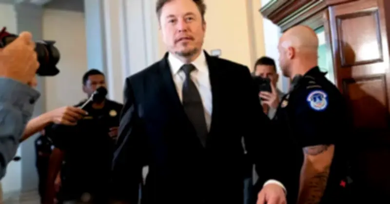 Tổng thù lao Elon Musk năm 2025 lên tới 158 tỷ USD