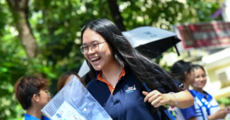 Đề toán vòng 1 thi lớp 10 trường THPT chuyên Khoa học Tự nhiên Hà Nội năm 2026