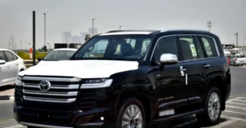 Toyota Land Cruiser hybrid sắp về Việt Nam, giá chênh lên tới 700 triệu
