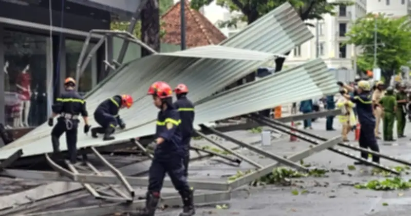 TP.HCM bước vào mùa mưa, cảnh báo giông lốc và ngập úng