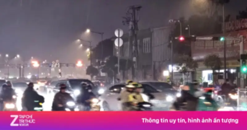 TP.HCM mưa lớn kèm sấm chớp tối cuối tuần, giao thông khó khăn
