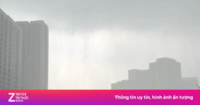 TP.HCM đón 'mưa vàng' giải nhiệt, xua tan nắng nóng kỷ lục