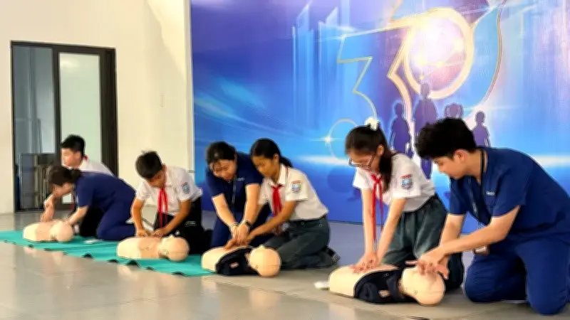 Trang bị kỹ năng sơ cấp cứu cho giáo viên và học sinh tại Nam Trung