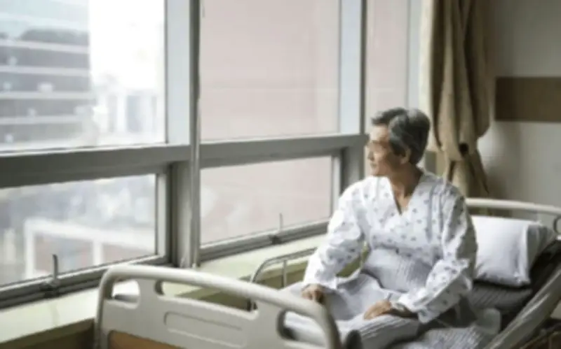 Tranh chấp tài sản trước giường bệnh của bố: 3 con trai mất trắng vì quá tham