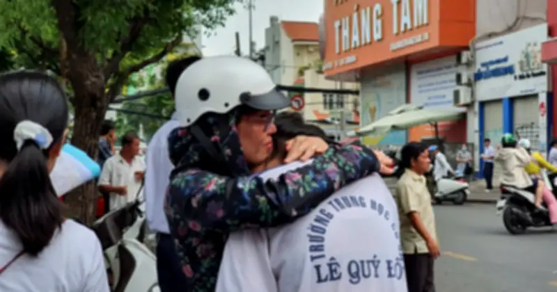 Tranh luận về bỏ thi lớp 10: Giảm áp lực hay lo ngại cuộc đua học bạ?