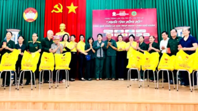 Trao quà cho cựu thanh niên xung phong và hộ chính sách tại Đồng Nai