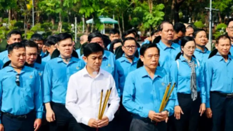 Tri ân các anh hùng liệt sĩ tại nghĩa trang Hàng Dương